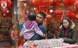 Hàng Mã rực đỏ ngày giáp Tết